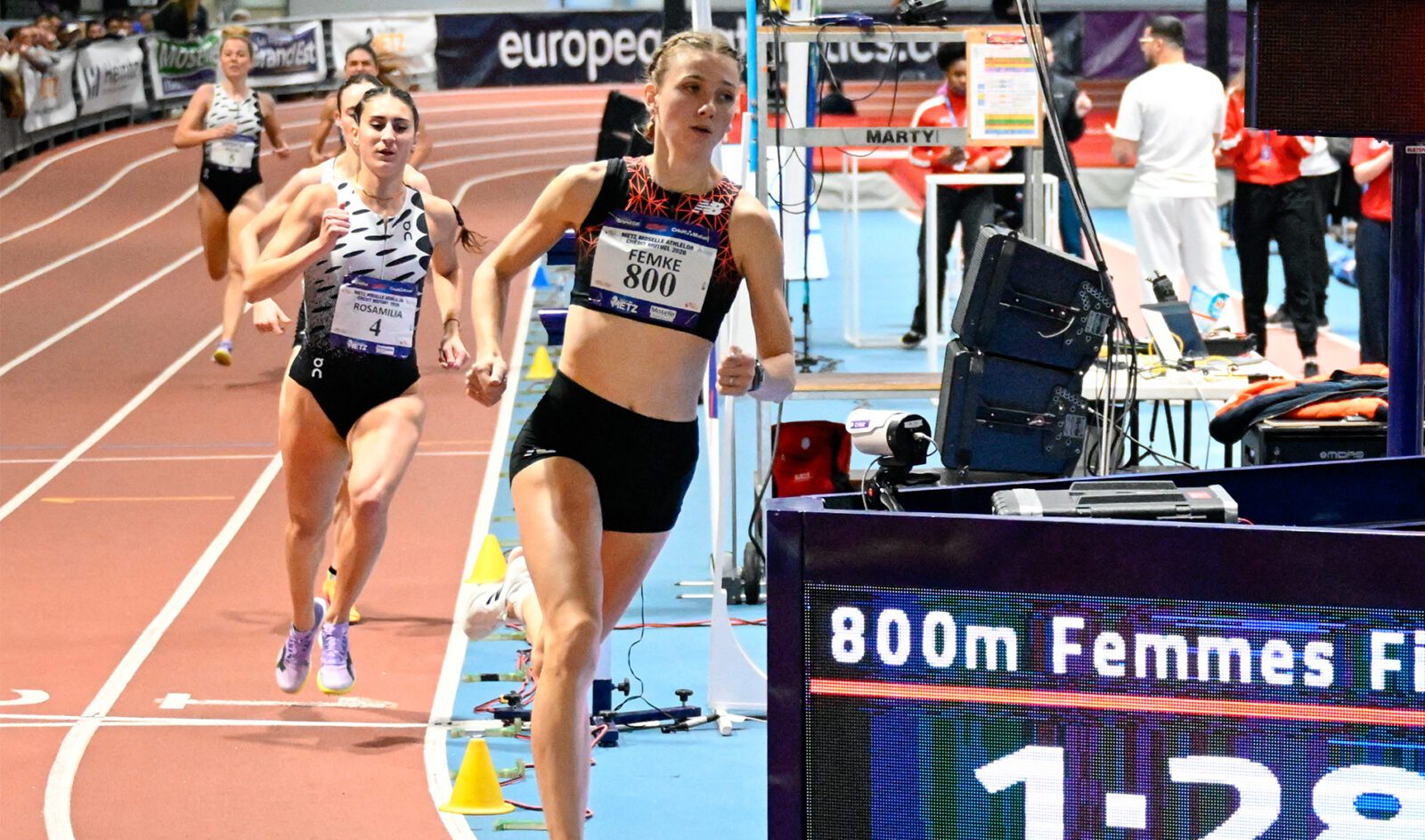 Femke Bol abre temporada ao ar livre aos 800m em Ostrava